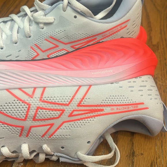 Asic Shoes - Picture 3 of 5